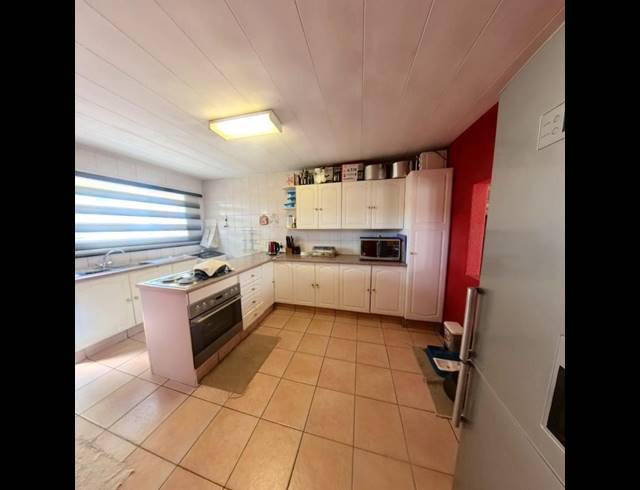 3 BEDROOM TOWNHOUSE FOR SALE IN CROYDON